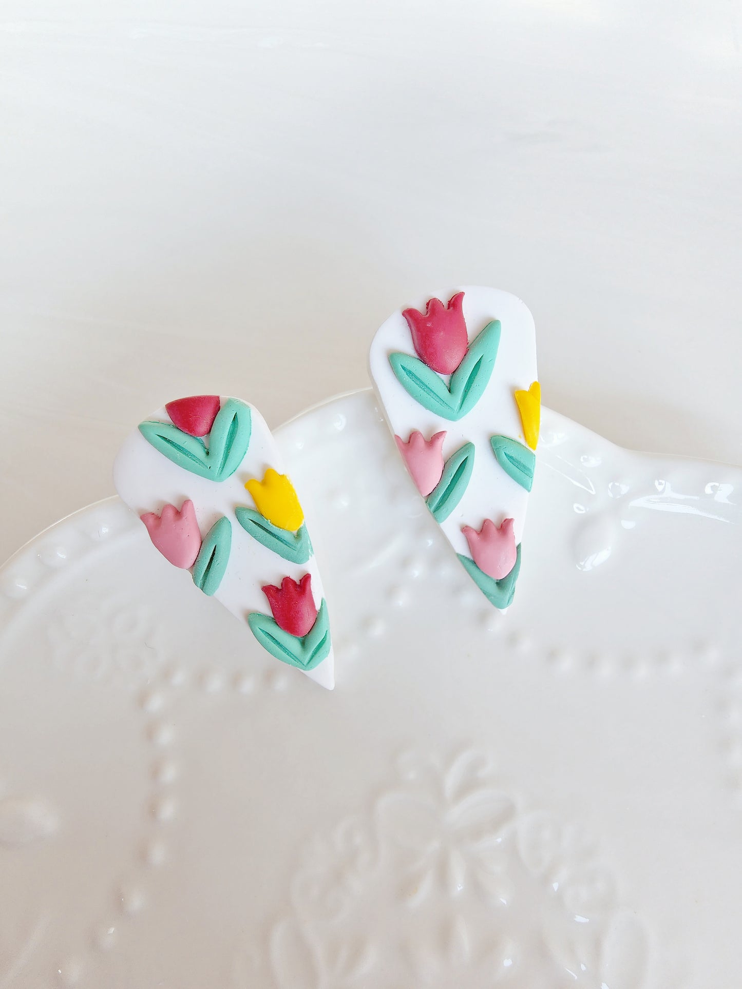 Holly Tulips - Dagger Shape